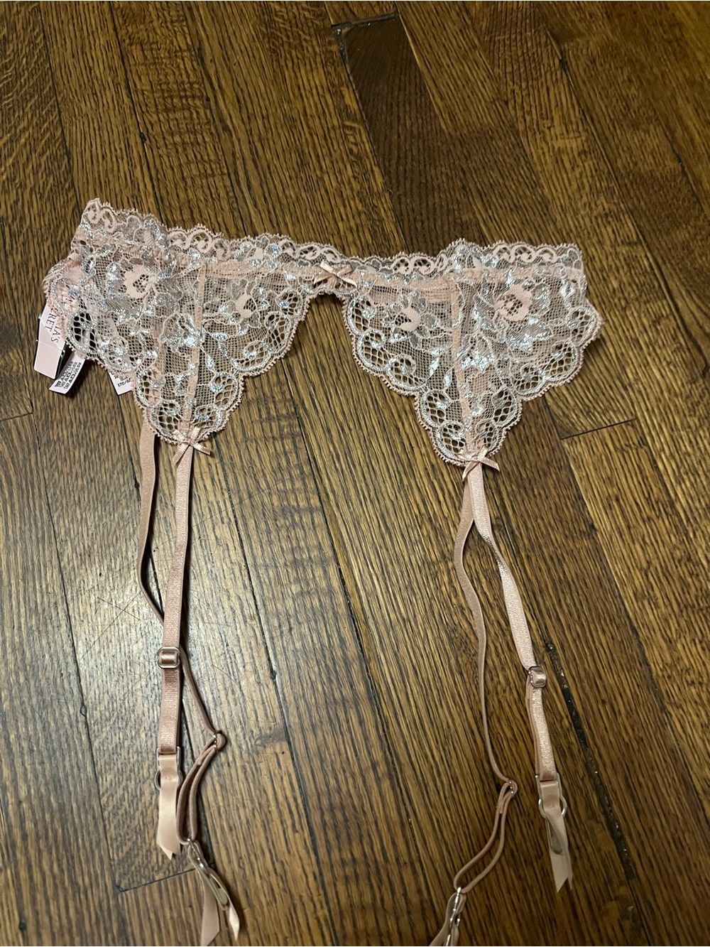 NWT Victoria’s Secret Dream Angels Allure Shine Blush Lace Garter Belt